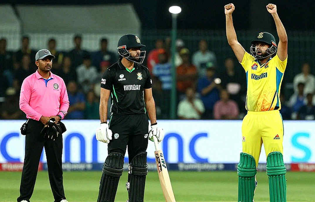 লাহোরের লেজার: ৪২৯ রান তুলেও ইংল্যান্ড হারল যেখানে ম্যাচটা আসলে ছিল