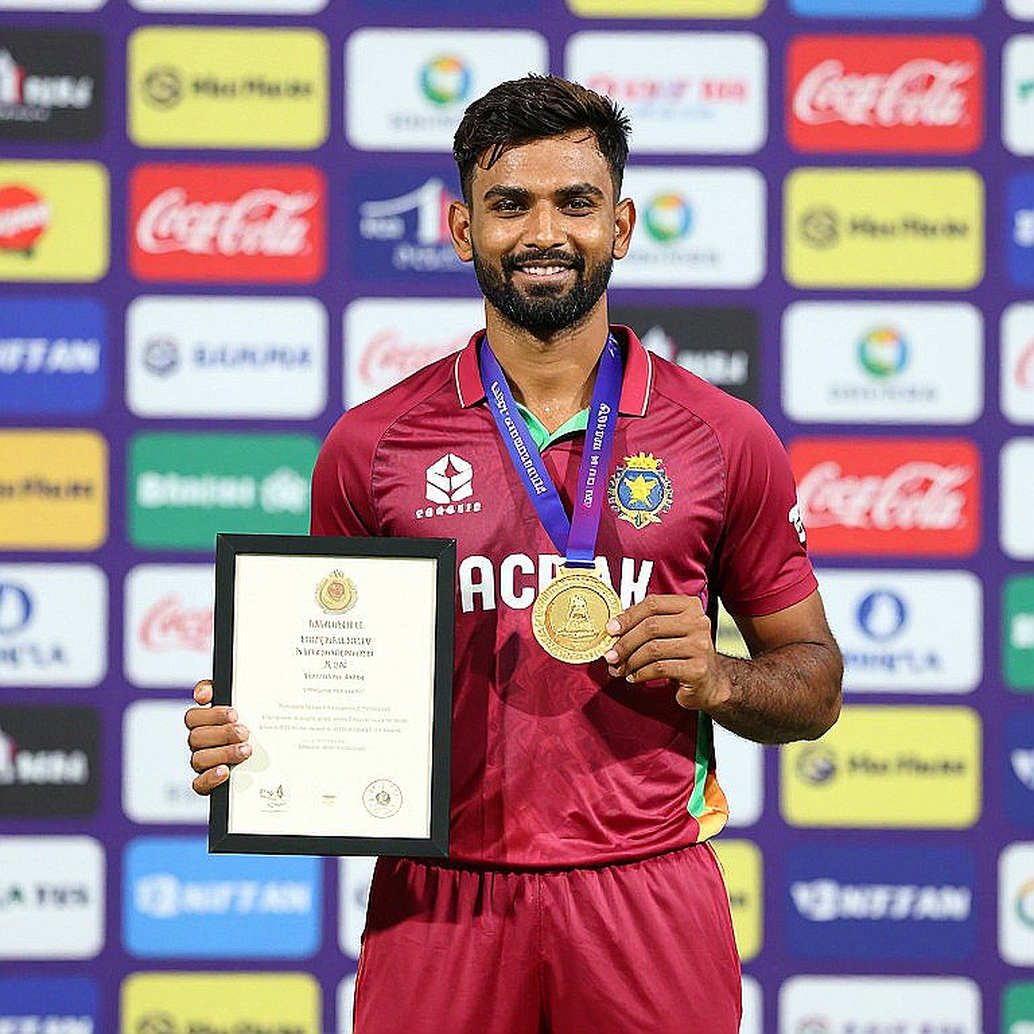 সাত মাস, একটি ফেসবুক পোস্ট এবং একটি প্রশ্ন: তানজিম সাকিবের ফেরার তারিখ আসলে কে ঠিক করে?