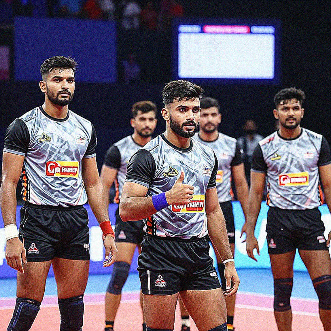 অহমদাবাদের খালি মঞ্চ: 'শক্তিশালী দল' বলে যেটা বেচা হচ্ছে, সেটা আসলে ভারতের বেঞ্চ-পরীক্ষা