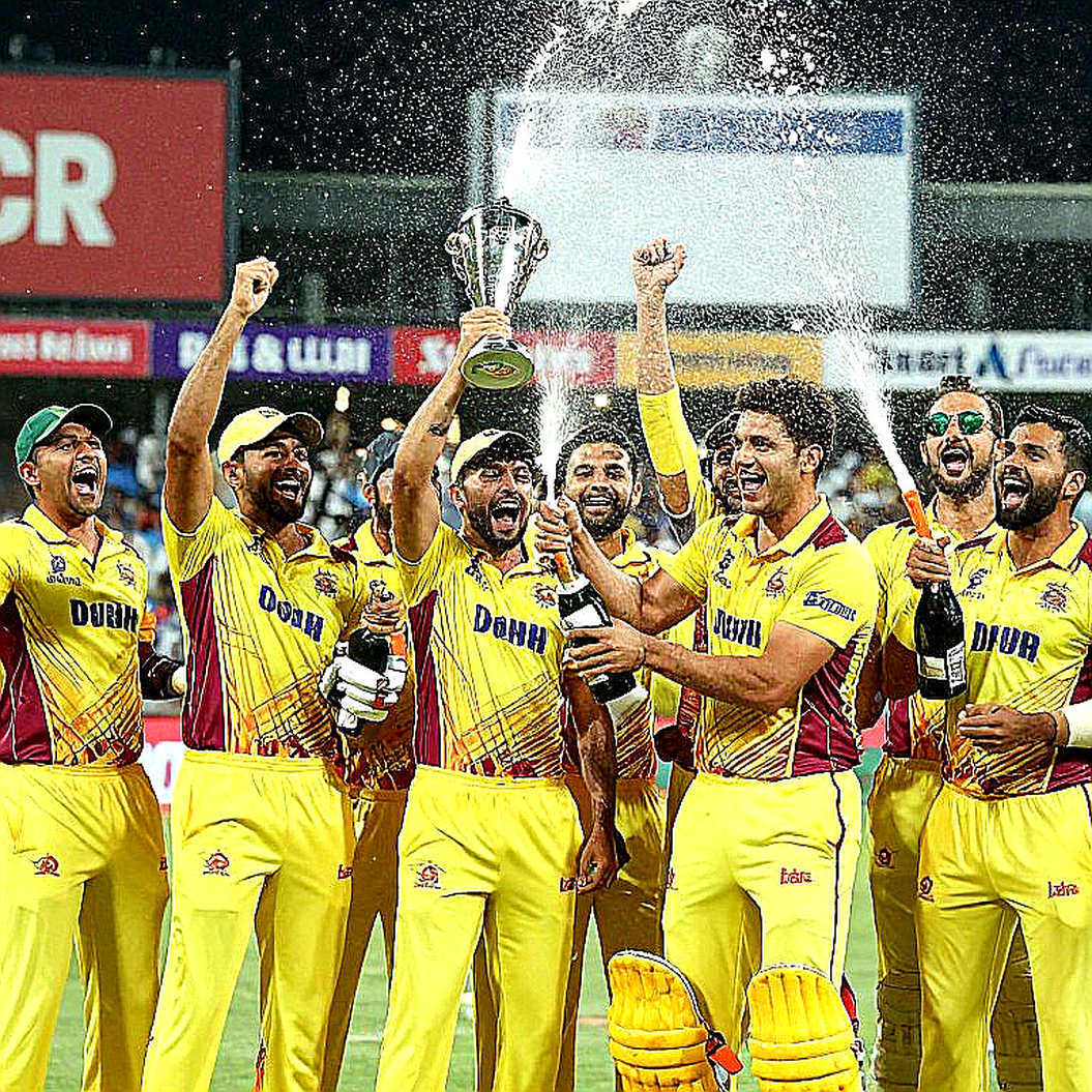 রানিং শুতে দাঁড়ানো এক স্পিনার: লিয়ন বাদ দেওয়ার হিসাব কে মেলাবে?